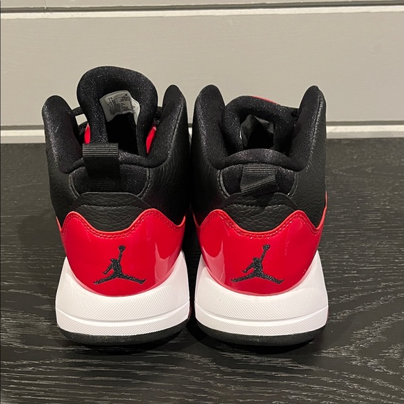 Jordan Maxin 200 Black/Red/White Athletic Shoes Men Size 11 - Picture 4 of 8